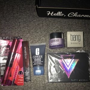 August Boxycharm